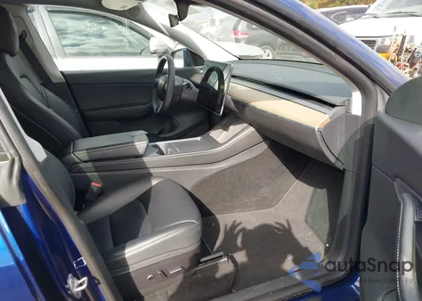 2021 Tesla Model Y Long Range Dual Motor All-Wheel Drive z USA, uszkodzony, nr VIN 5YJYGDEE5MF184739